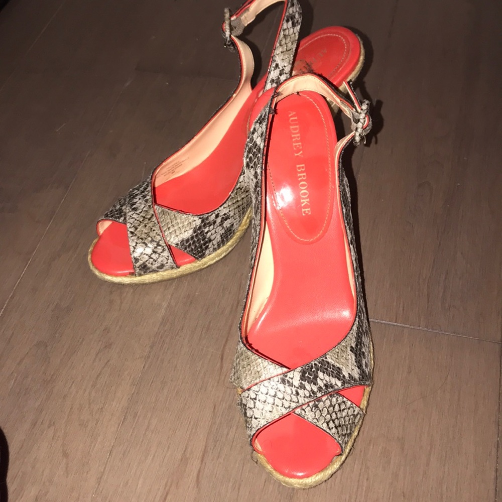 Snake skin wedge, never worn